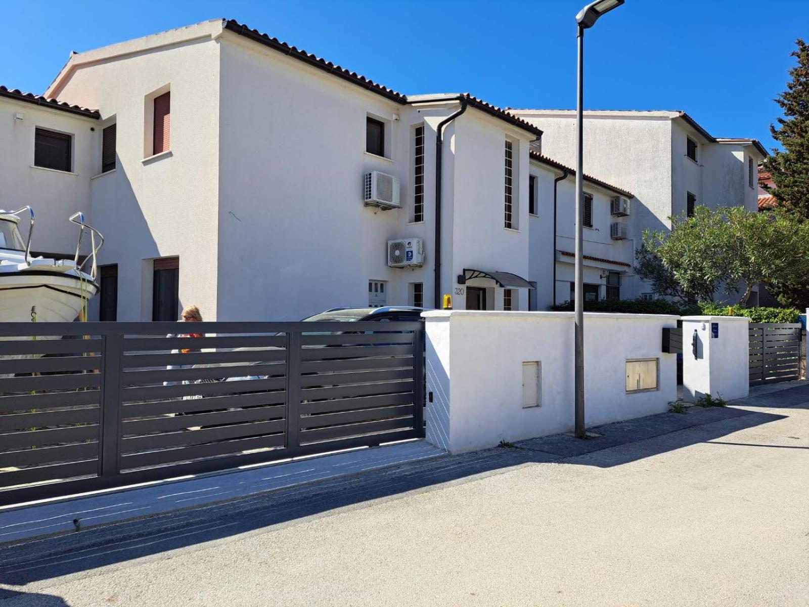 Apartments Finera Pomer Extérieur photo