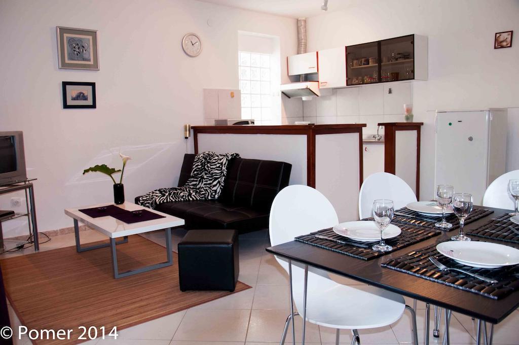 Apartments Finera Pomer Chambre photo